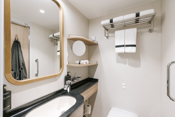 Hurtigruten Expeditions MS Fridtjof Nansen RR - Credit - Clara Tuma and Hurtigruten 3.JPG